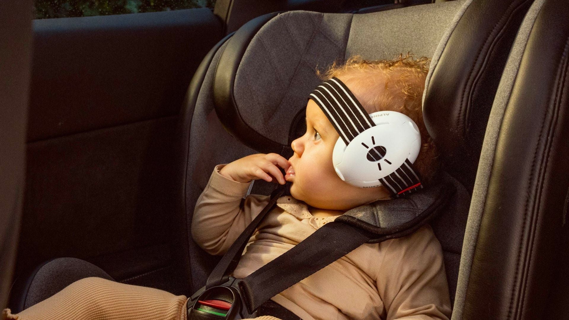 Lindungi Pendengaran Anak Anda dengan Earmuff