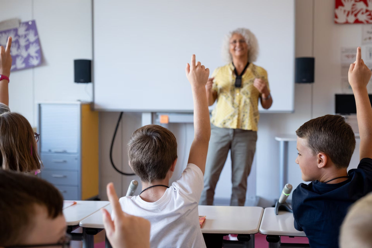 Bagaimana Mikrofon Jarak Jauh Membantu Bayi Mendengar Lebih Banyak dan Belajar Lebih Baik