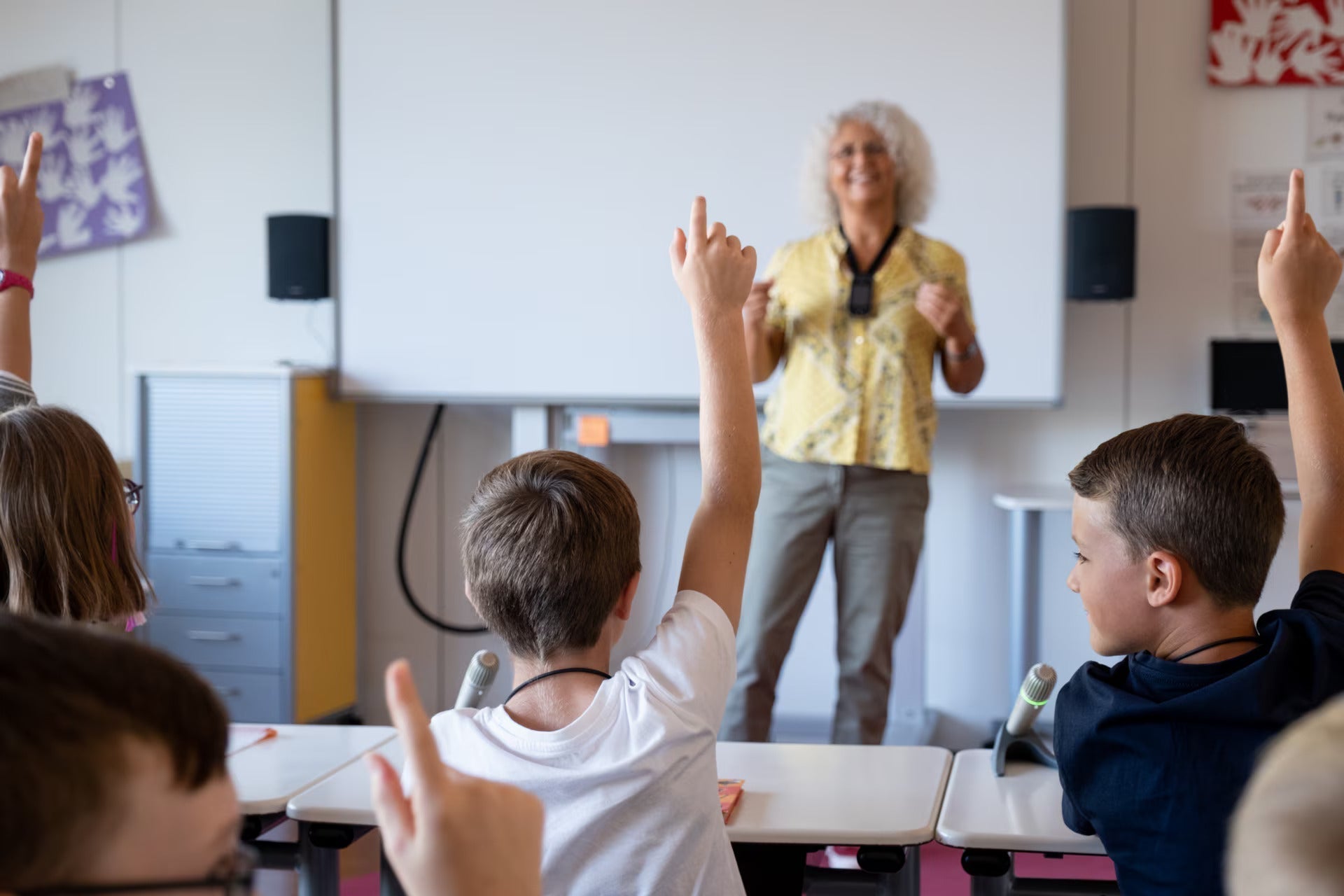 Bagaimana Mikrofon Jarak Jauh Membantu Bayi Mendengar Lebih Banyak dan Belajar Lebih Baik