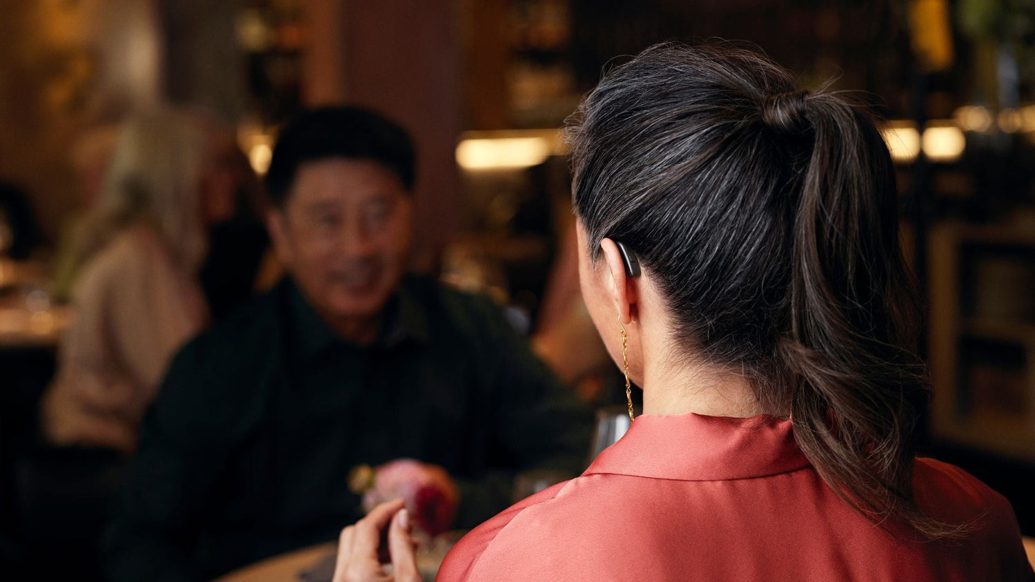 Mengatasi Stigma Mengenakan Alat Bantu Dengar Meski Sudah Terdiagnosis Gangguan Pendengaran